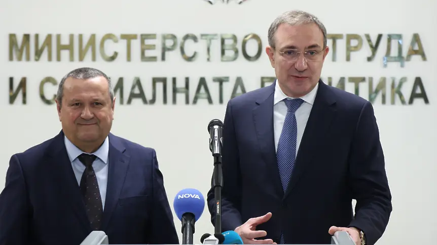 ИЗВЪНРЕДНО! Ето с Колко се Вдигат Пенсиите от Юли 2026