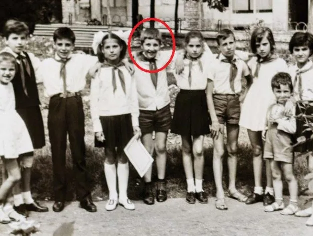 Познахте ли това хлапе? Ще се усмихнете, щом разберете кой е този любимец на народа